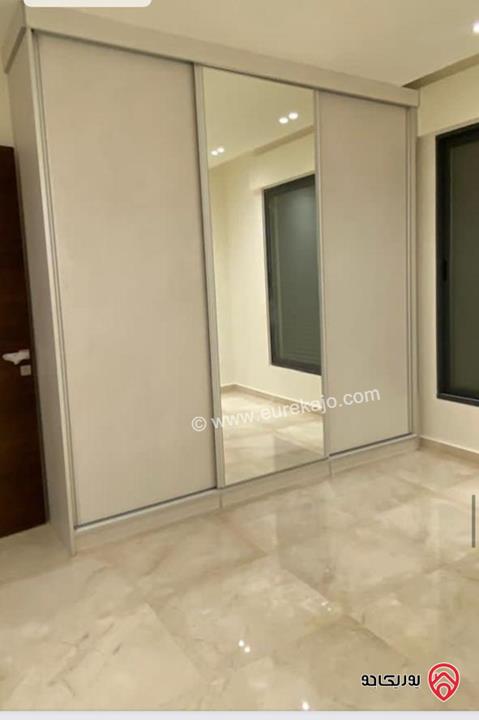 شقة جديدة شبه مفروشة مساحة 210م للايجار في عمان - دير غبار