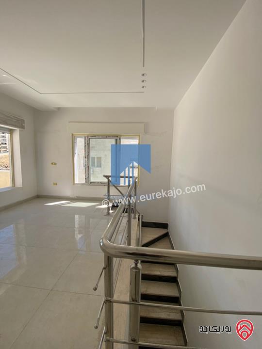 شقة فاخرة للبيع في عمان خلدا - قرب إشارة البنك العربي طابق ثالث 175م مع روف دوبلكس 120م لم تسكن