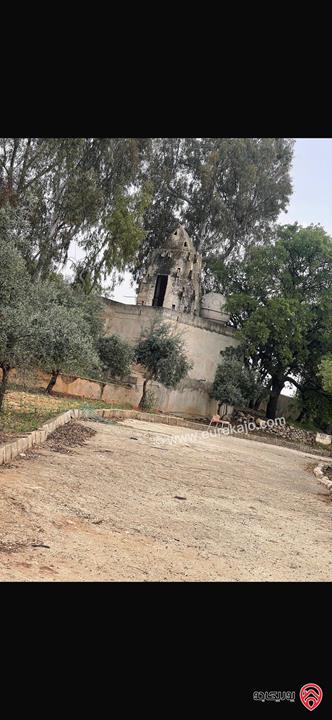 مزرعة مساحة الأرض 10 دونم والبناء 500م للبيع في عمان - منطقة وادي السير البصة ام الخنازير 