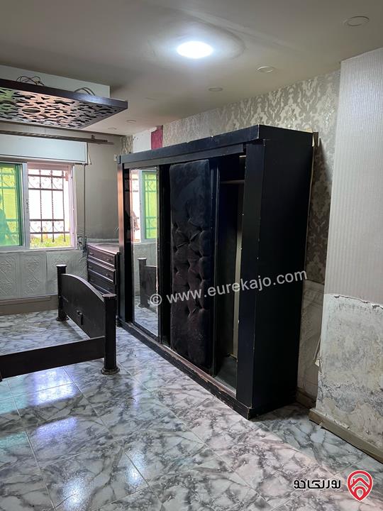 شقة شبه أرضية مساحة 100م داخلي و 100م خارجي للبيع في عمان - الجبيهة 