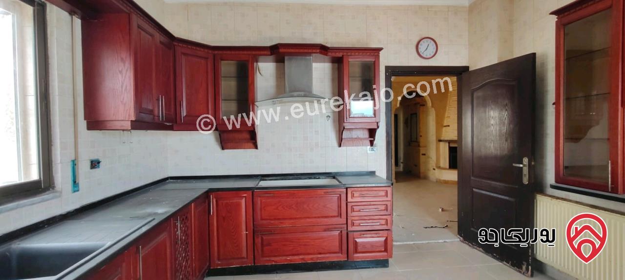 شقة طابق ثالث مساحة 200م للبيع في عمان - طبربور