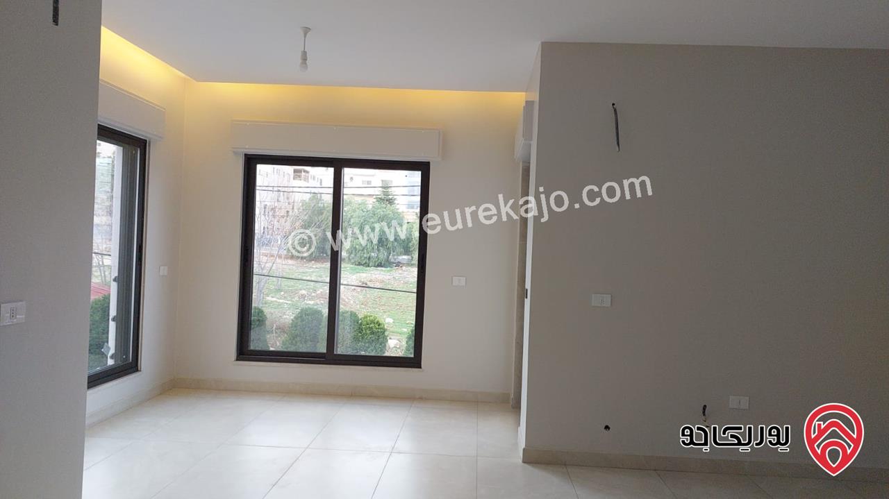 شقة طابق اول مساحة 270م للبيع في عمان - دير غبار 