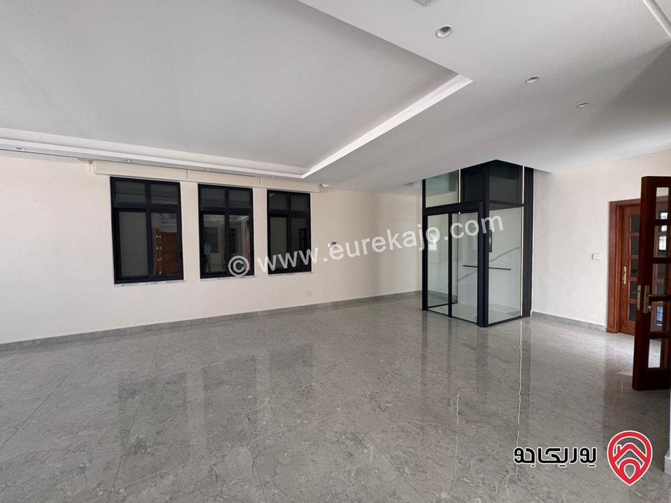 فيلا مستقلة للبيع في عمان - عبدون مساحة الارض 1350 م والبناء 1000م ، الحديقة 400م ، الترس 200م بالقرب من السفارة الامريكية موقع مميز 