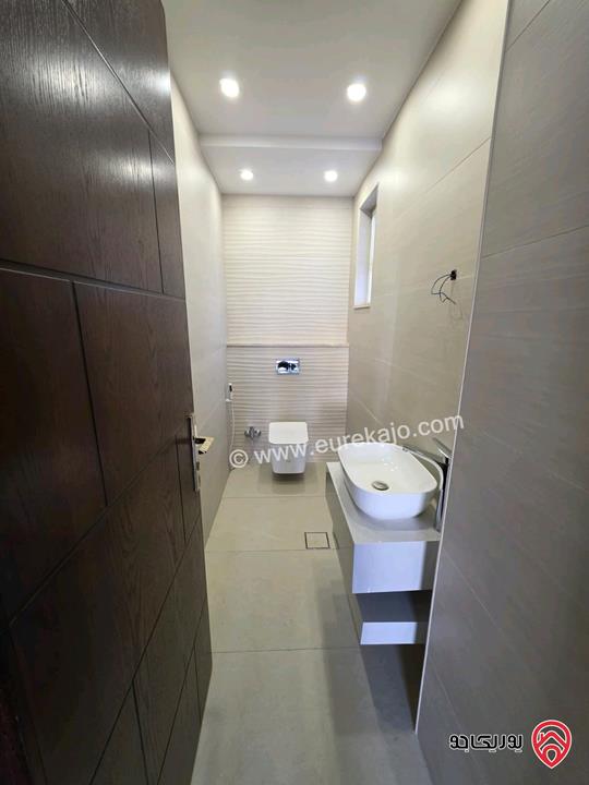 فيلا مساحة 300م على أرض 500م للايجار في عمان - أم السماق خلف مجع جبر بالقرب من نادي فتنس 