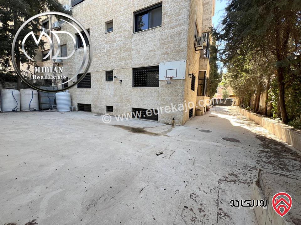 شقة ارضية فارغة للايجار في عمان - خلدا مساحة 220م مع ترس و حديقة 150م تشطيبات و ديكورات سوبر ديلوكس. 