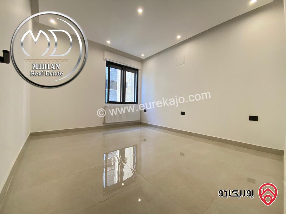 شقق جديدة للبيع في عمان - خلدا مساحات 220م 4 نوم تشطيبات و ديكورات عصرية فاخرة اطلالة جميلة بسعر مميز