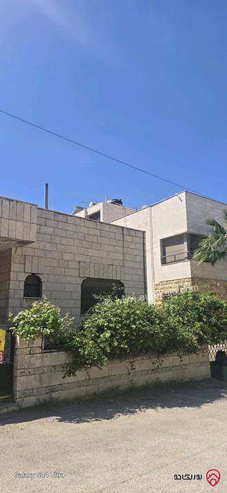 فيلا مستقلة مكونة من طابقين 350م على ارض 500م للبيع في عمان - دابوق بسعر 375 الف 