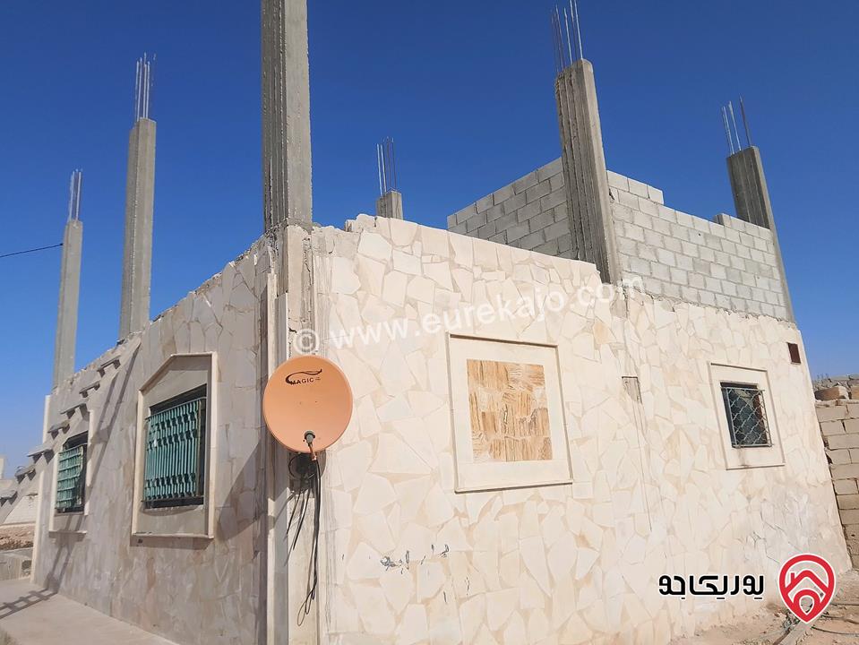 بيت طابقين مساحة 500م على أرض 600م للبيع في المفرق