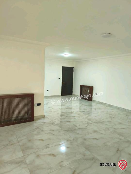 شقة مجددة فارغة مساحة 130م طابق ثاني للإيجار في عمان - الشميساني 