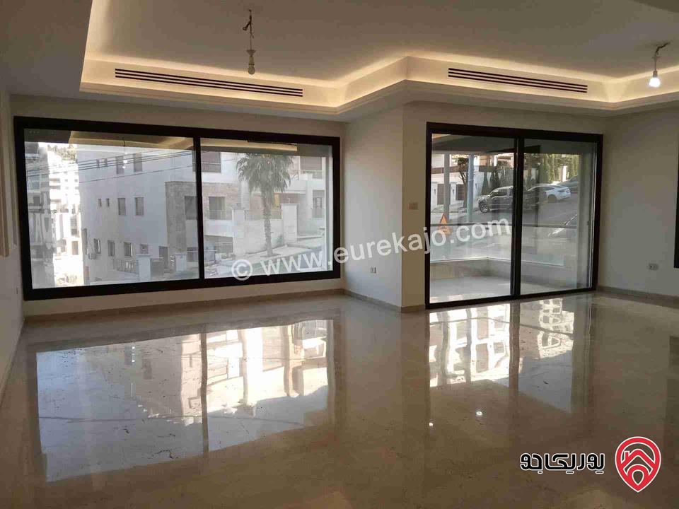 شقة مميزة مساحة 275م طابق أول للبيع في عمان - دير غبار 