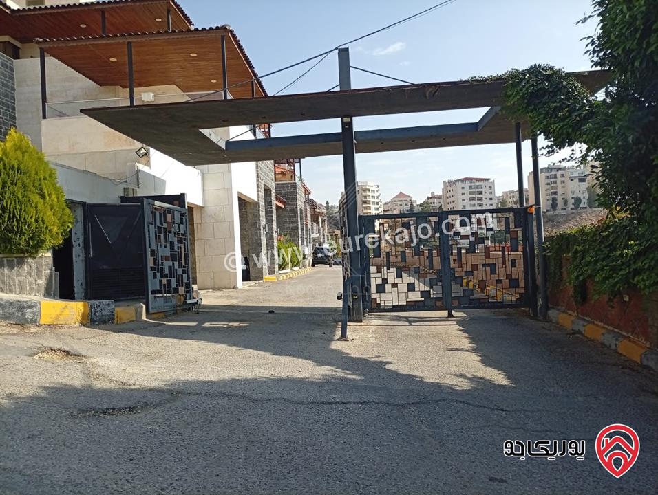 فيلا متلاصقة فاخرة مساحة 480م على أرض 380م للبيع في عمان - الكرسي