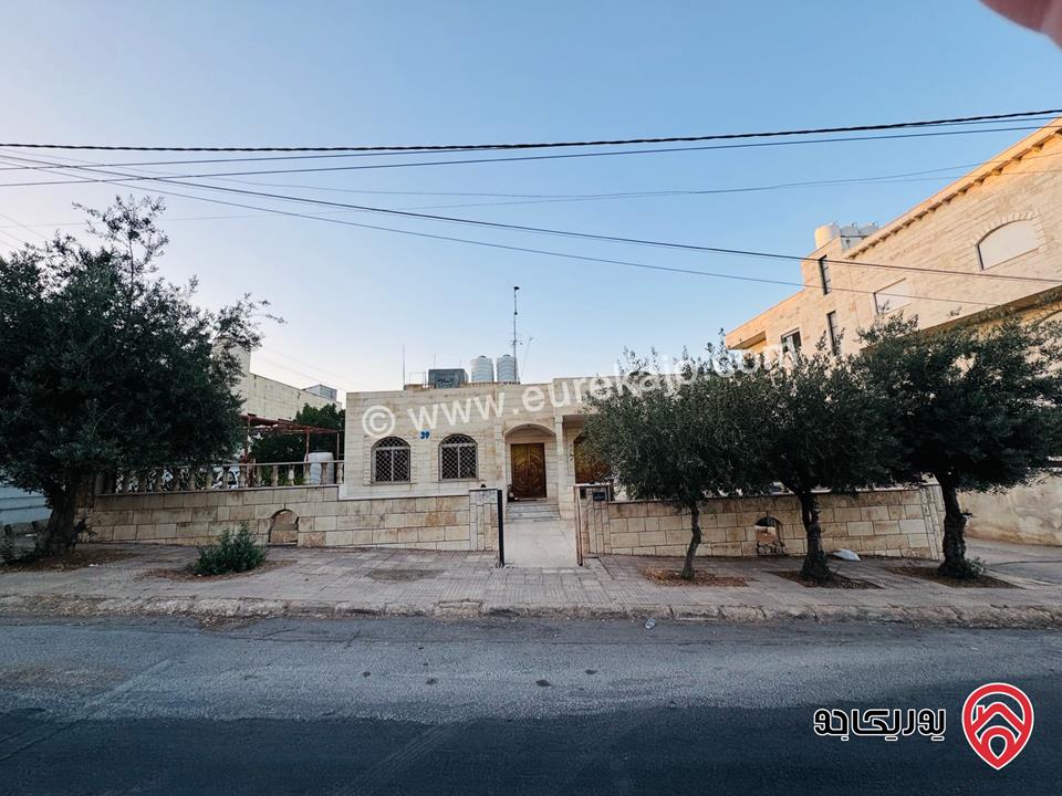 شبه فيلا مساحة 440م على أرض 782م للبيع في عمان - طبربور