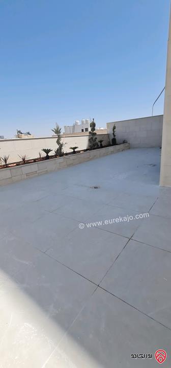 شقة مساحة 290م مع حديقة وتراسات 120م للبيع في عمان - الجبيهة 