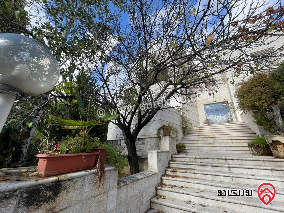 فيلا مساحة البناء 800م على ارض 1 دونم للبيع في عمان - تلاع العلي