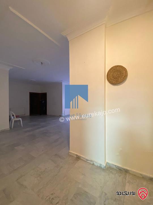 شقة أرضية مساحة 157م مع حديقة وترسات 100م للبيع في عمان - خلدا