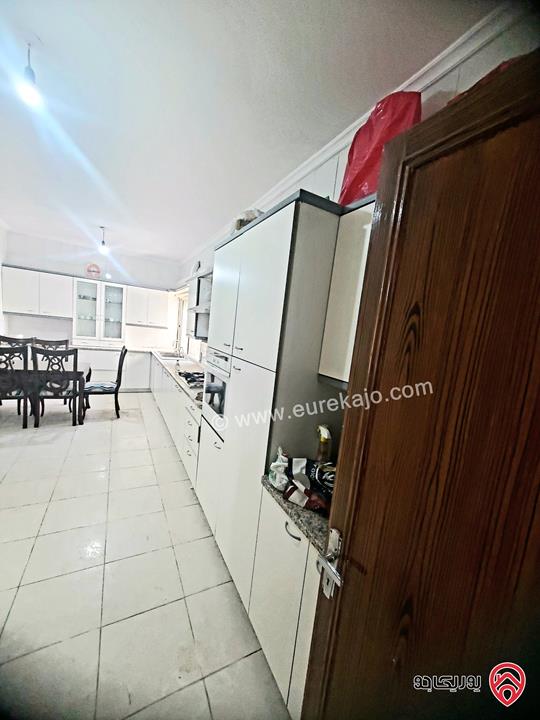 شقة طابقية مساحة 290م للبيع في عمان - الرابية 