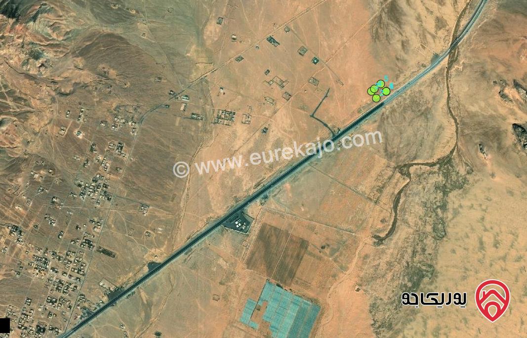 قطعة ارض من اراضي العقبة قرية القويرة مساحتها 7550 متر تصلح لمشروع كازية واستراحة او مجمع تجاري واي خدمات اخرى جميع الخدمات متوفرة واجهة 100متر على شارع