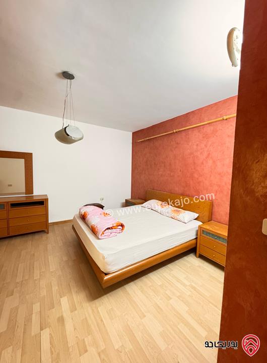 شقة أرضية مفروشة مساحة 170م داخلي و 70م خارجي للايجار السنوي في عمان - ام السماق