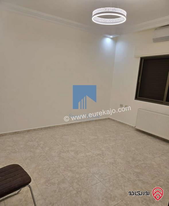 شقة طابقية مميزة للبيع في عمان - أم السماق طابق ثالث 230م مع روف 130م 
