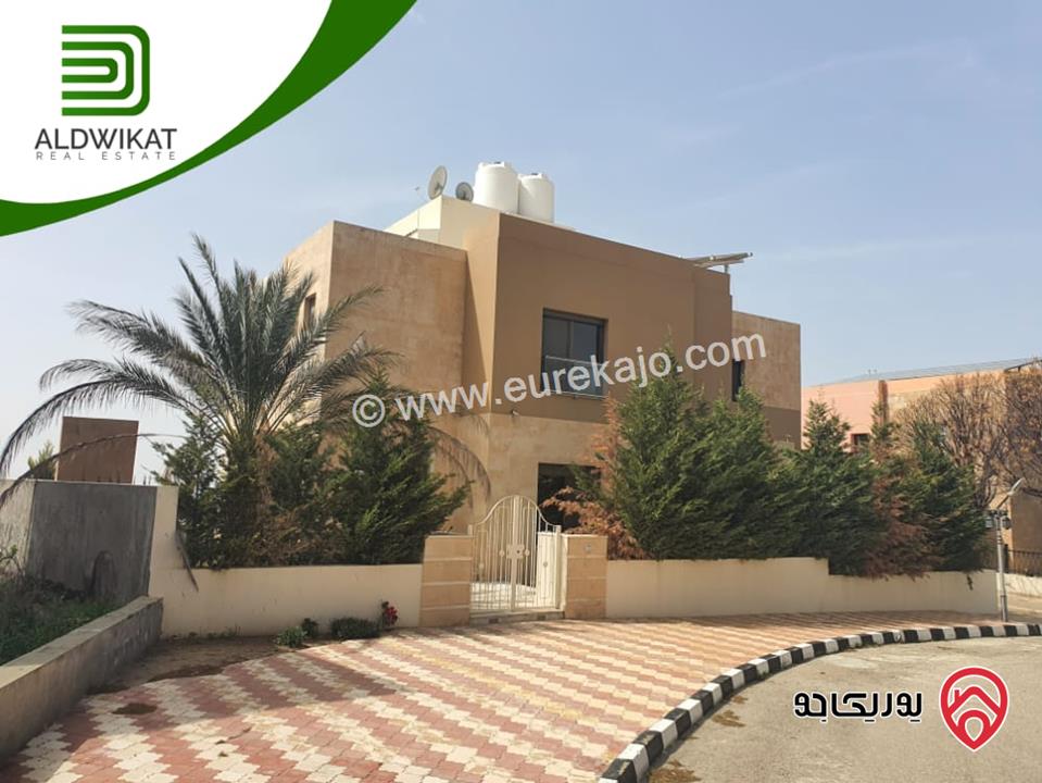 فيلا مستقلة مساحة الارض 740م مساحة البناء 465م للبيع في عمان - بدر الجديدة