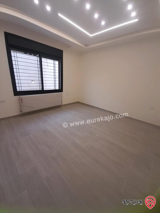 شقة سوبر ديلوكس ارضية مساحة 230م داخلي و 140م خارجي للبيع في عمان - طريق المطار