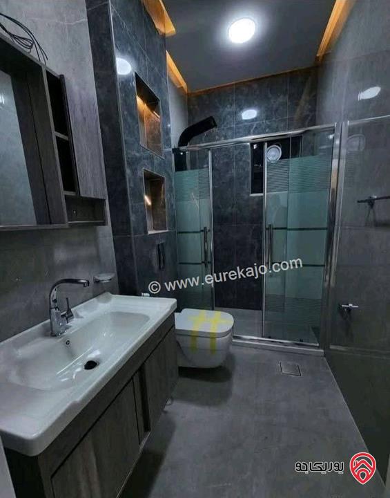شقة طابق أول هندسي و رووف اطلالة بحرية مساحة 175 م² للبيع في العقبة - السكنية الخامسة تشطيب هايبر ديلوكس 