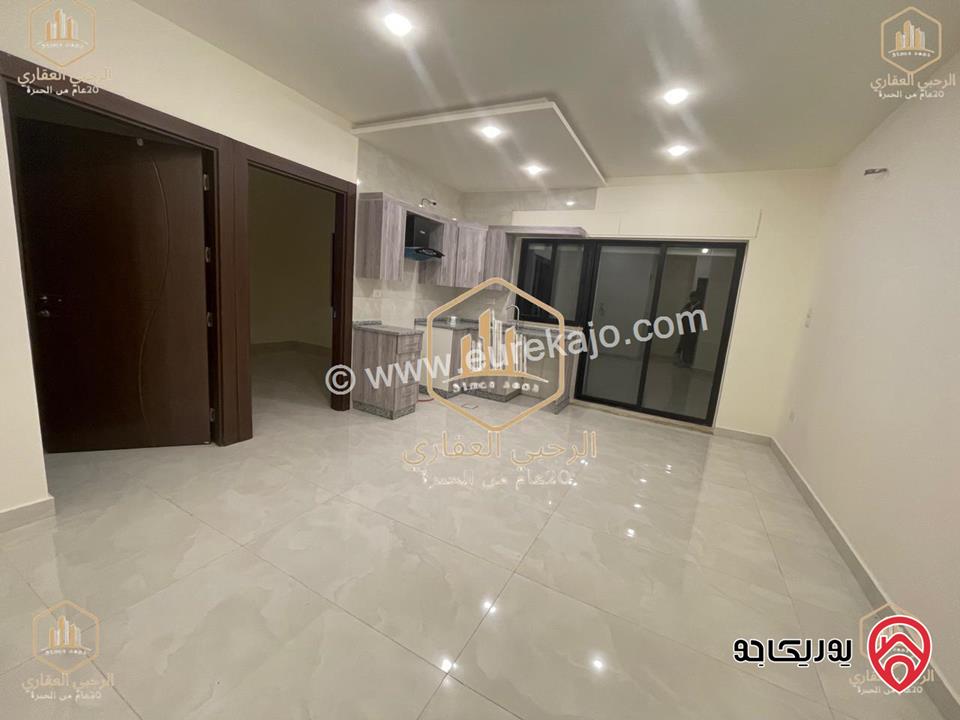 شقة ديلوكس شبه ارضية مساحة 90م مع ترس 50م للايجار في عمان - الجندويل 