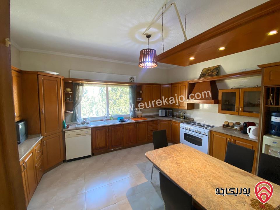 شقة مميزة طابق ثالث مساحة 213م للبيع في عمان - عبدون الدوار الخامس 