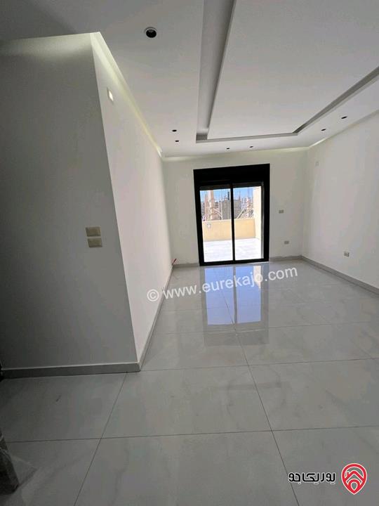 شقة أرضية مساحة 150م و ترس 70م للبيع في عمان - البنيات قرب جامعة البترا وطريق المطار من المالك مباشرة 