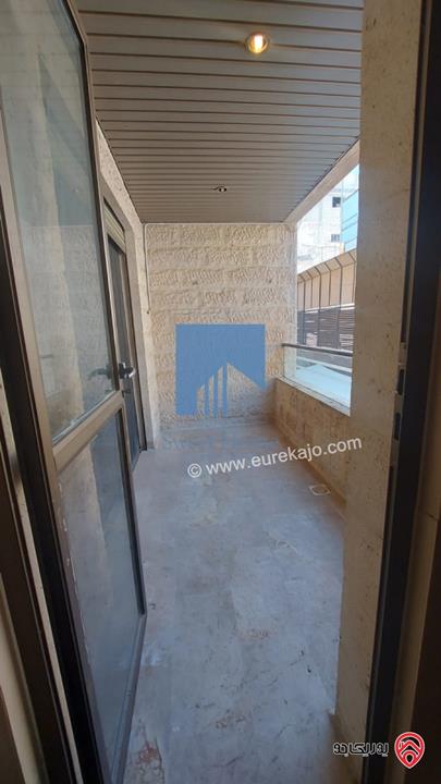 شقة مميزة للبيع في عمان - أم السماق قرب دوار النعيمات طابق اول 250م تشطيب سوبر ديلوكس