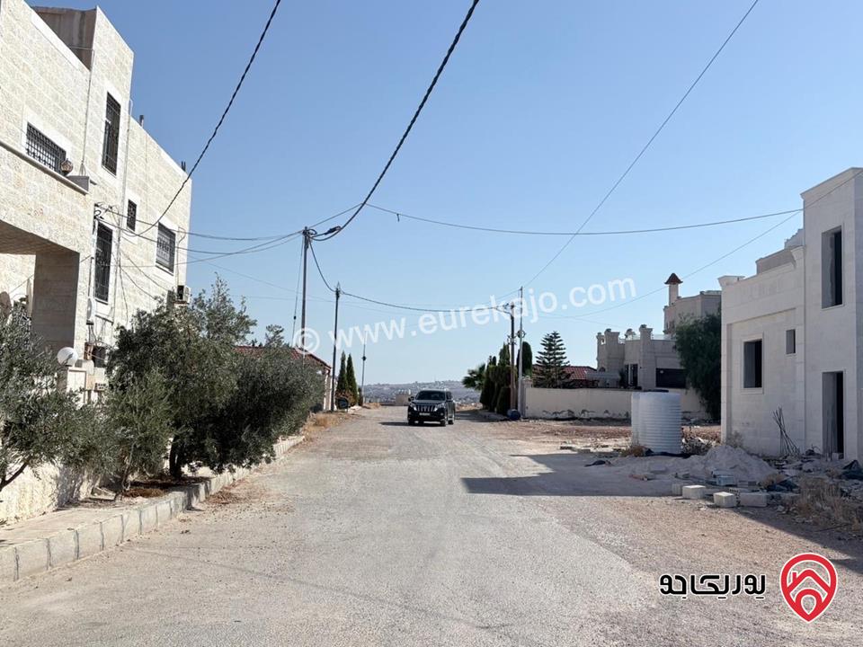 قطعة ارض مساحة 635م للبيع في اربد - شارع البترا