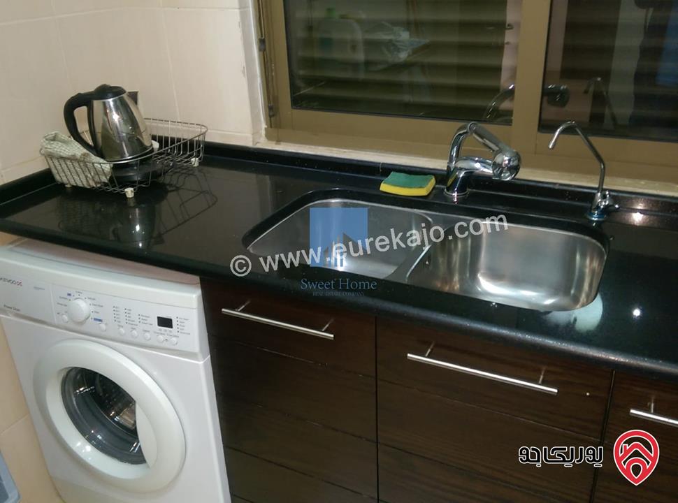 شقة مفروشة فاخرة طابق ثالث 145م مع روف 85م للبيع في عمان - عبدون 