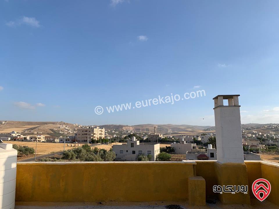 فيلا مساحة 540م على أرض 1250م للبيع في اربد - الحصن مقابل مسجد ظفار