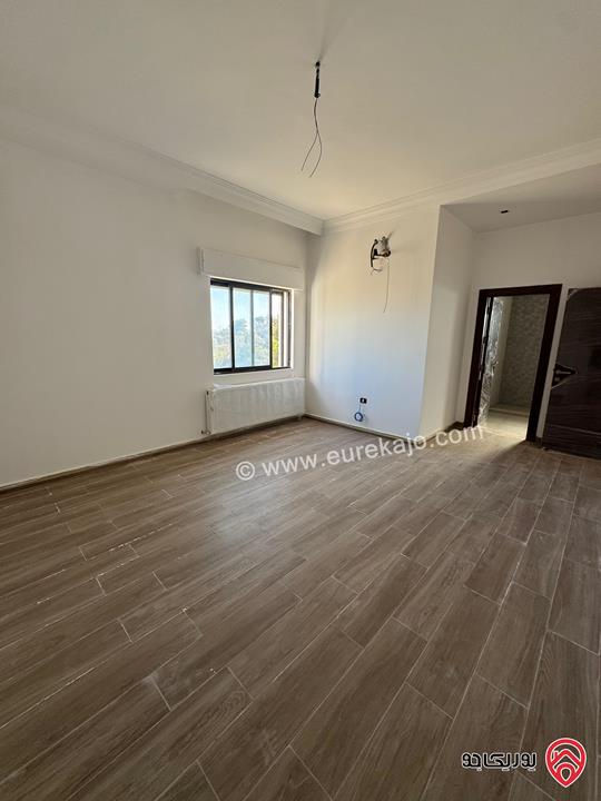 فيلا فاخرة مساحة 678م على أرض 639م مع اطلالة خلابة للبيع في بلعاس / ناعور