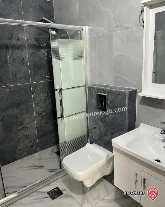 شقة مساحة 200م طابق أرضي للبيع في الزرقاء الجديدة 