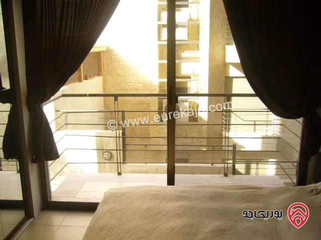 شقة مفروشة أرضية مساحة 130م داخلي و 40م خارجي للإيجار أو للبيع في عمان– الدوار الرابع