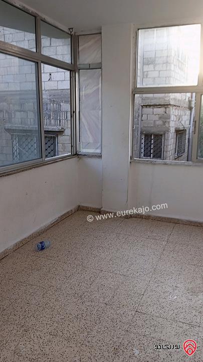 شقة سكنية مساحة 77م طابق ثاني للبيع في الزرقاء دوار الحاووز