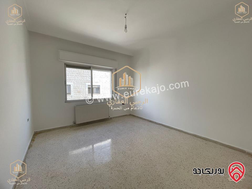 شقة طابق ثالث مع رووف مساحة 180م للايجار في عمان - الجاردنز 