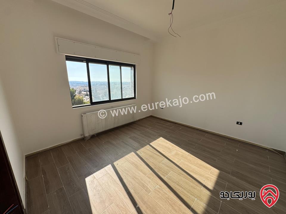 فيلا فاخرة مساحة 678م على أرض 639م مع اطلالة خلابة للبيع في بلعاس / ناعور