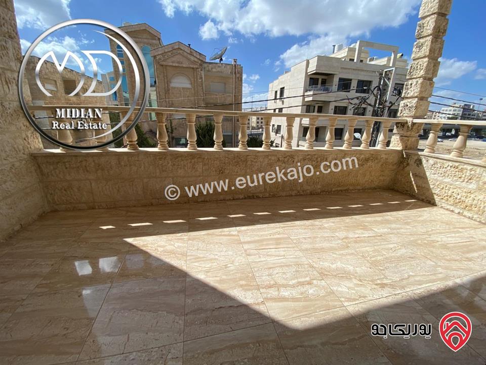 شقة طابقية للبيع في عمان - ام اذينة مساحة 300م طابق ثاني تشطيبات سوبر ديلوكس اطلالة جميلة و بسعر مميز