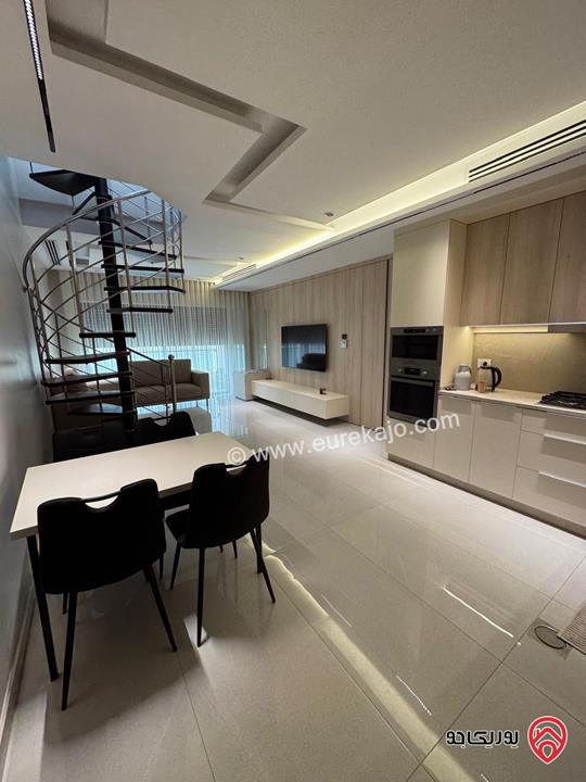 شقة طابق ثالث دوبلكس مساحة 140م للايجار مفروشة في عمان - عبدون شارع السفارة الاميركية