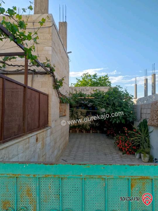 بيت مستقل مساحة 320م على أرض 508م للبيع في عمان - العلكومية حي الاندلس الشارع المؤدي الي طريق المطار والمقابلين