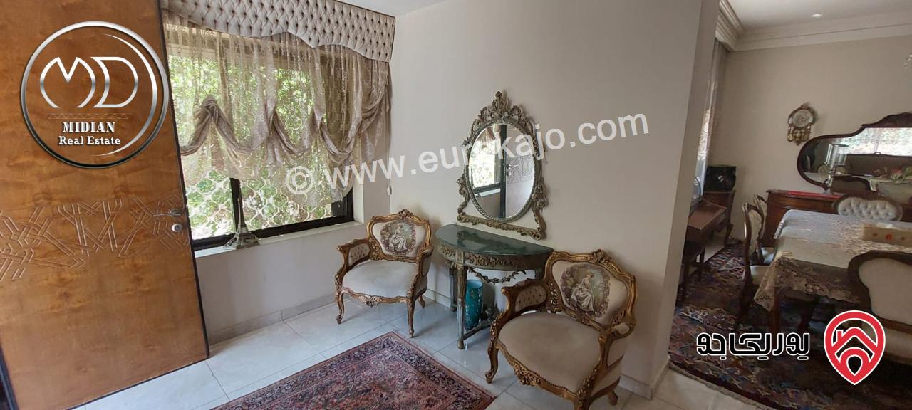 شقة ارضية مفروشة للايجار في عمان - الجاردنز مساحة 180م مع ترس و حديقة 200م تشطيبات و فرش سوبر ديلوكس