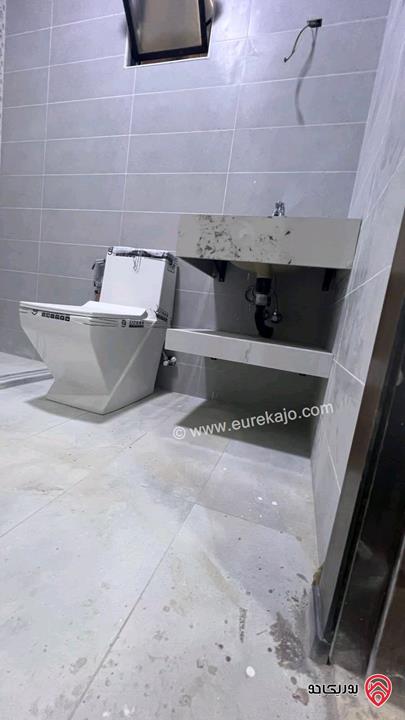 شقة طابق أول مساحة 170م للبيع في الزرقاء الجديدة