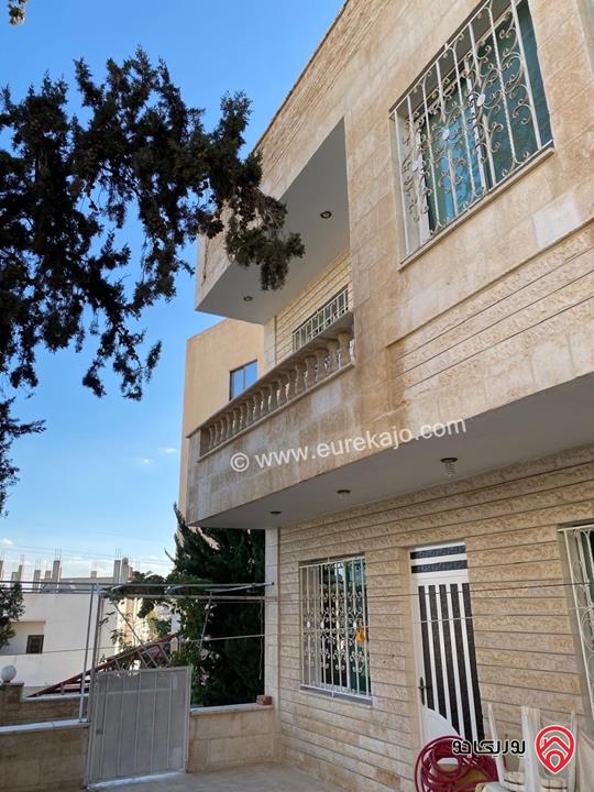 فيلا طابقين مساحة 400م على ارض 824م للبيع في الزرقاء الجديدة