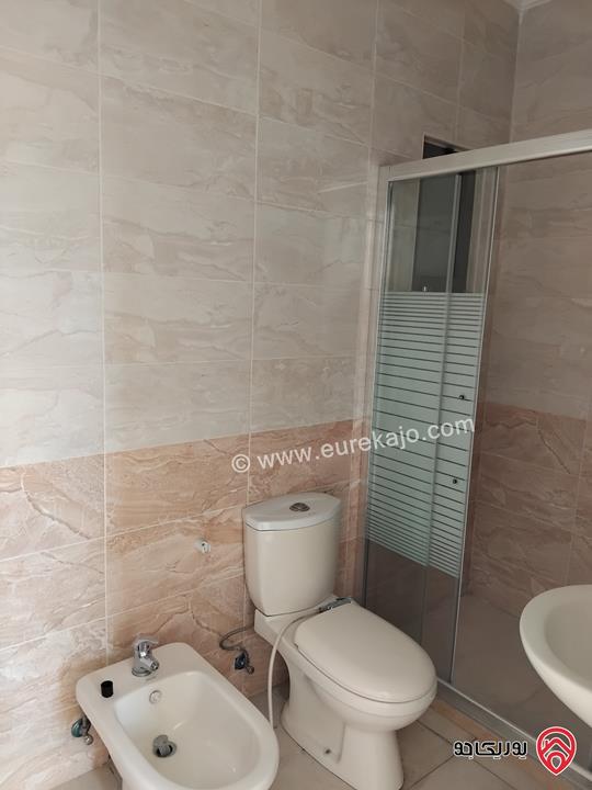 شقة طابق ثالث مساحة 180م مع رووف 50م للبيع في عمان - مرج الحمام