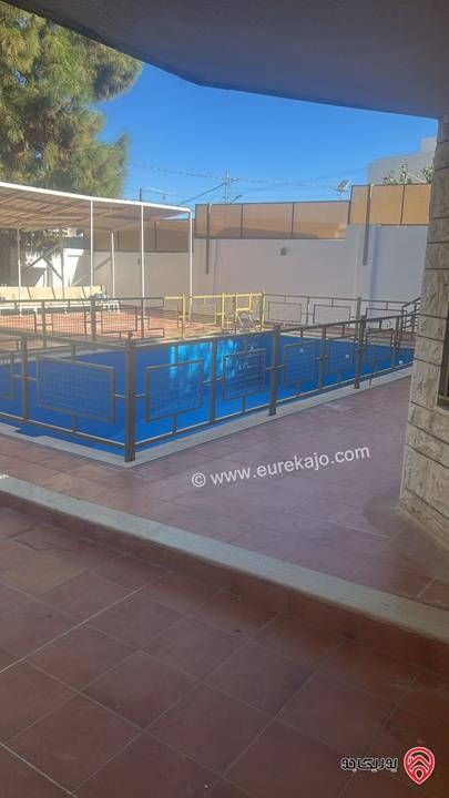 فيلا مجددة مساحة 440م على أرض 980م للبيع في الفحيص – منطقة الرهوة موقع مميز 