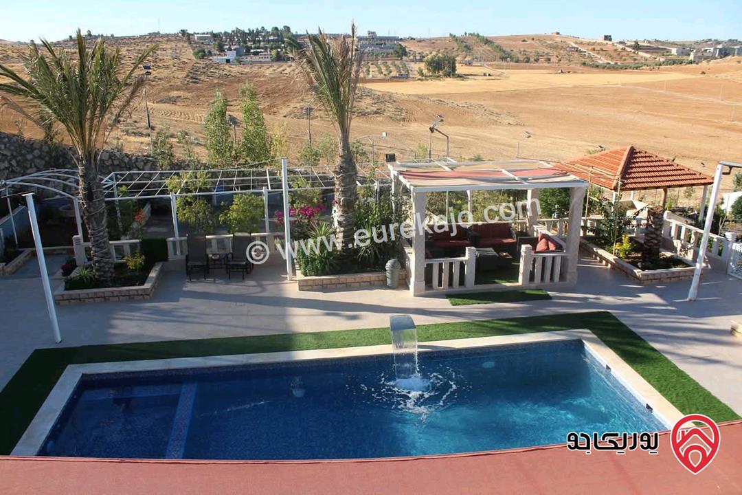 مزرعة مساحة البناء 220م على أرض 3400م مجهزة بالكامل للبيع داخل كومباوند خاص في المفرق