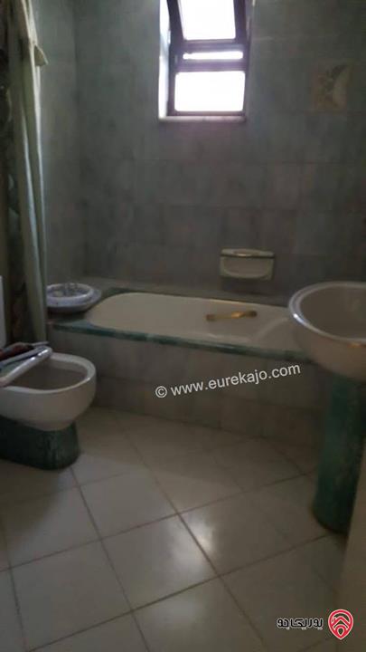 شقة طابقية طابق ثاني مساحة 300م للايجار في عمان - جبل الحسين 