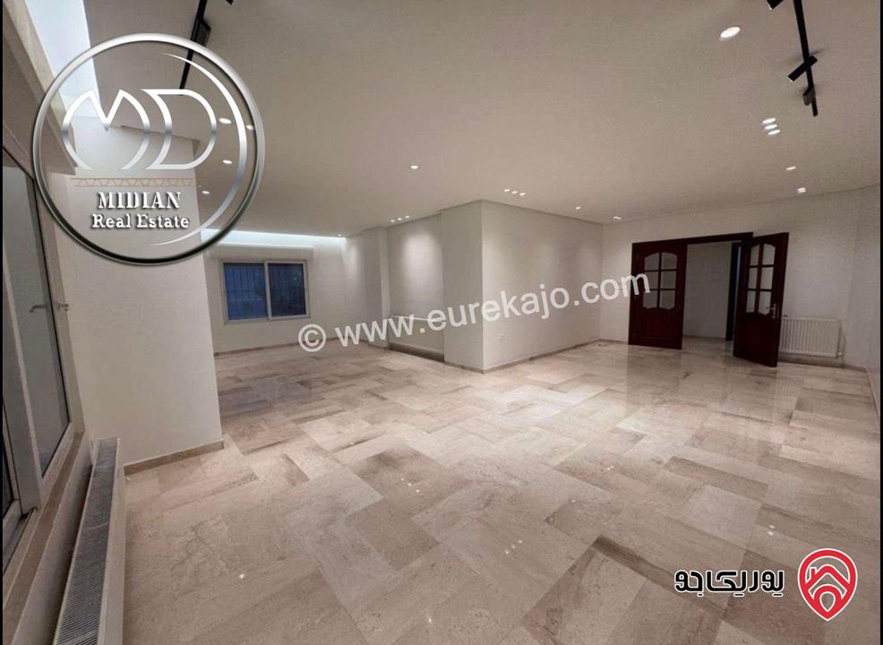 شقة أرضية فاخرة للايجار في عمان - دير غبار مساحة 300م مع تراسات و حدائق 350م تصلح للأجانب والهيئات الدوبلوماسية 